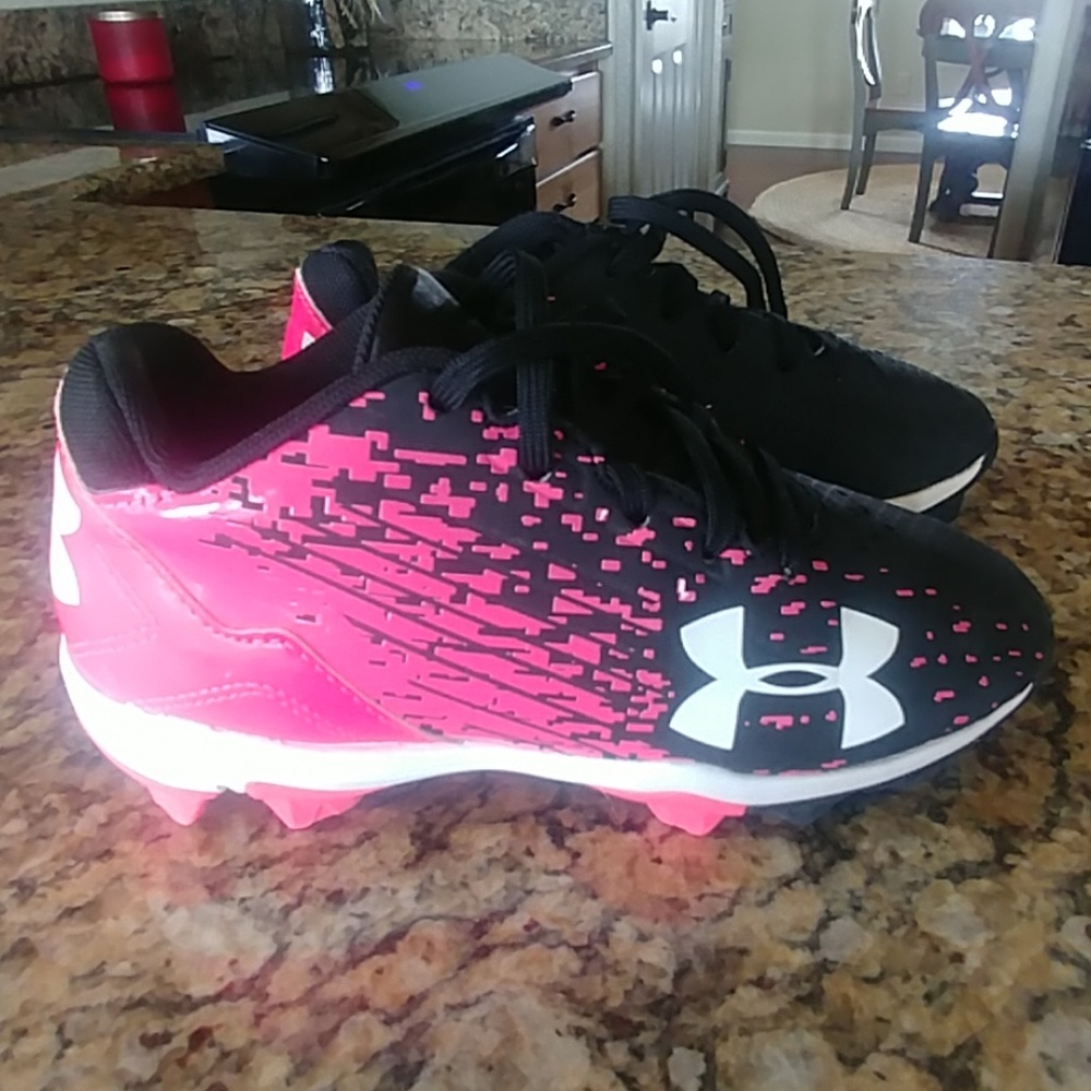 Baseball cleats